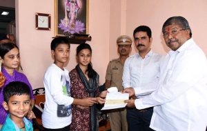 Read more about the article Akshay Kumar Donates Rs 25000 To 103 Families of Martyred Jawan as Diwali Gift